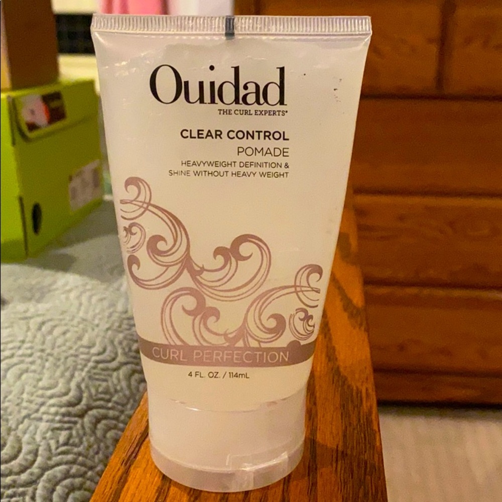 Quidad styling product for curly hair